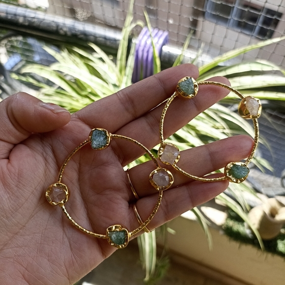 Very pretty handmade gold platted stone studded dangler earrings - Picture 7 of 9